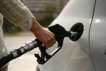 Ismét emelik a benzin árát a hazai kutakon