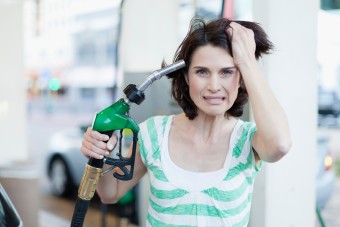 Most megmagyarázták, miért ilyen piszok drága itthon a tankolás