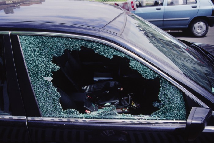 Gyermekrablás, az ügyintéző csak pénzért segített a rendőröknek