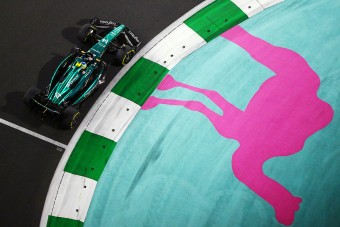 Teljes káosz, abszurd kavarodás a Forma-1-ben