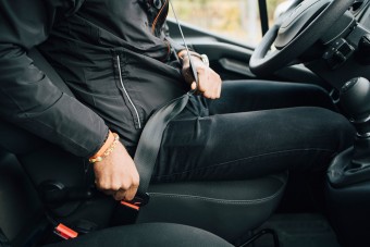 A te karod is erős, azért nem kötöd be a biztonsági övet?