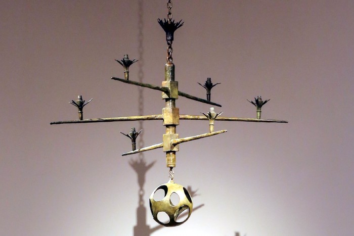 Tízezerszeres árat hozott ez a régi csillár