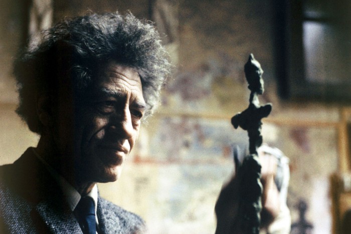 Tízezerszeres árat hozott ez a régi csillár 1