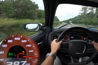 Nincs szebb a német autópályán üvöltő USA V8-as énekénél