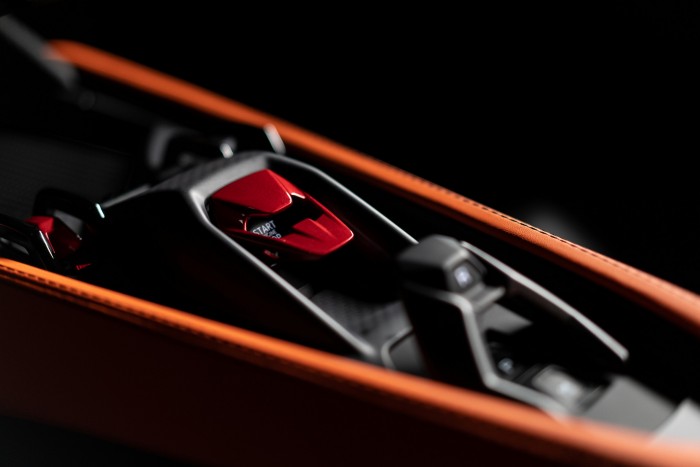 Átverte a világot a Lamborghini 16