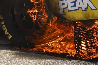 Örömében felgyújtotta az autóját