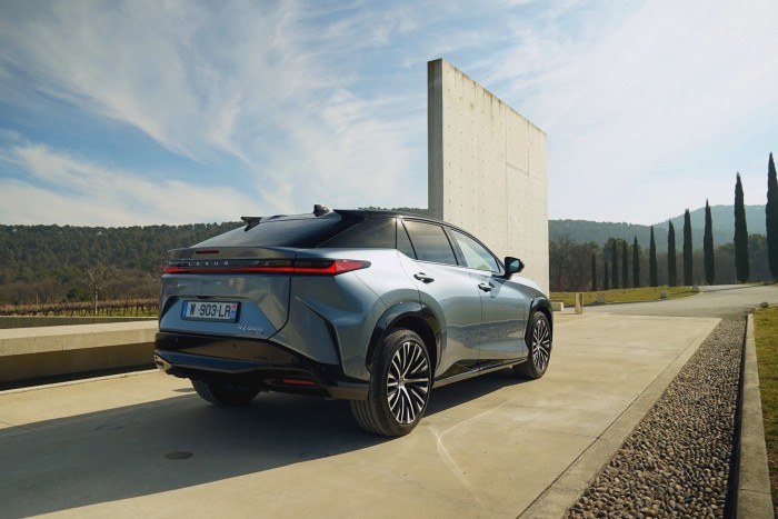 Ez a kormány nem normális – Vezettük a jövő Lexusát! 7