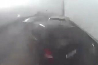 Döbbenetes képsorok: így csapódtak egymásba az autók az M1-esen