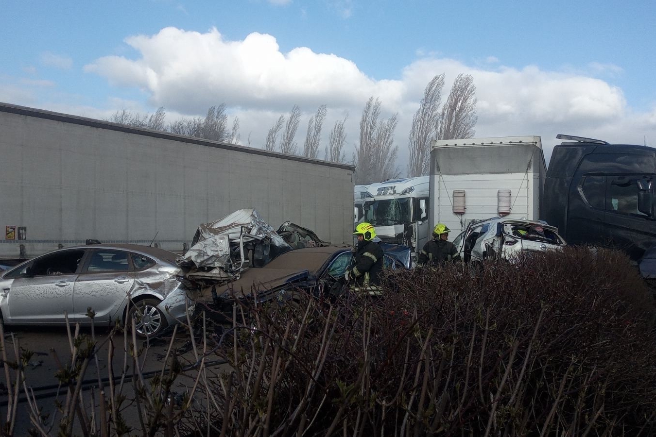 Megrázó fotók az M1-esen történt katasztrófáról 7