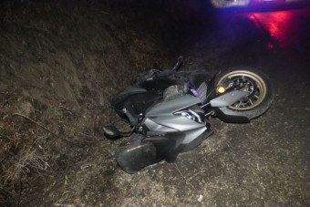 Nem takarította le az utat, mert lejárt a munkaideje, sorra estek el a motorosok