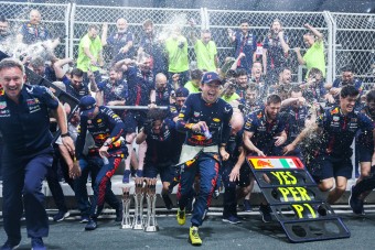 F1: Egy pont miatt áll a bál a Red Bullnál