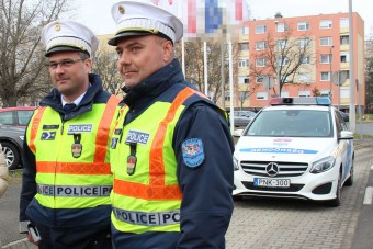 Rendőreink ma nem csak büntetést osztogattak