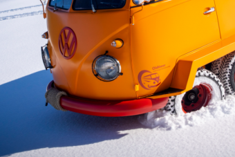 Extrémmé alakított, legendás kisbuszokkal tisztelegnek az utód érkezése előtt