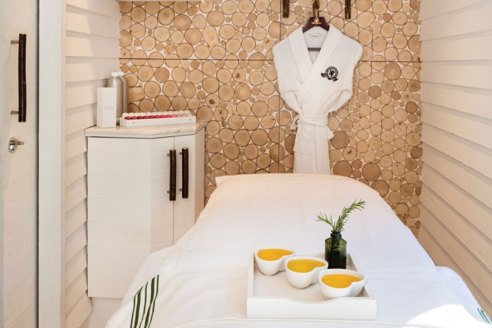 Masszázs is jár ehhez a jegyhez 7