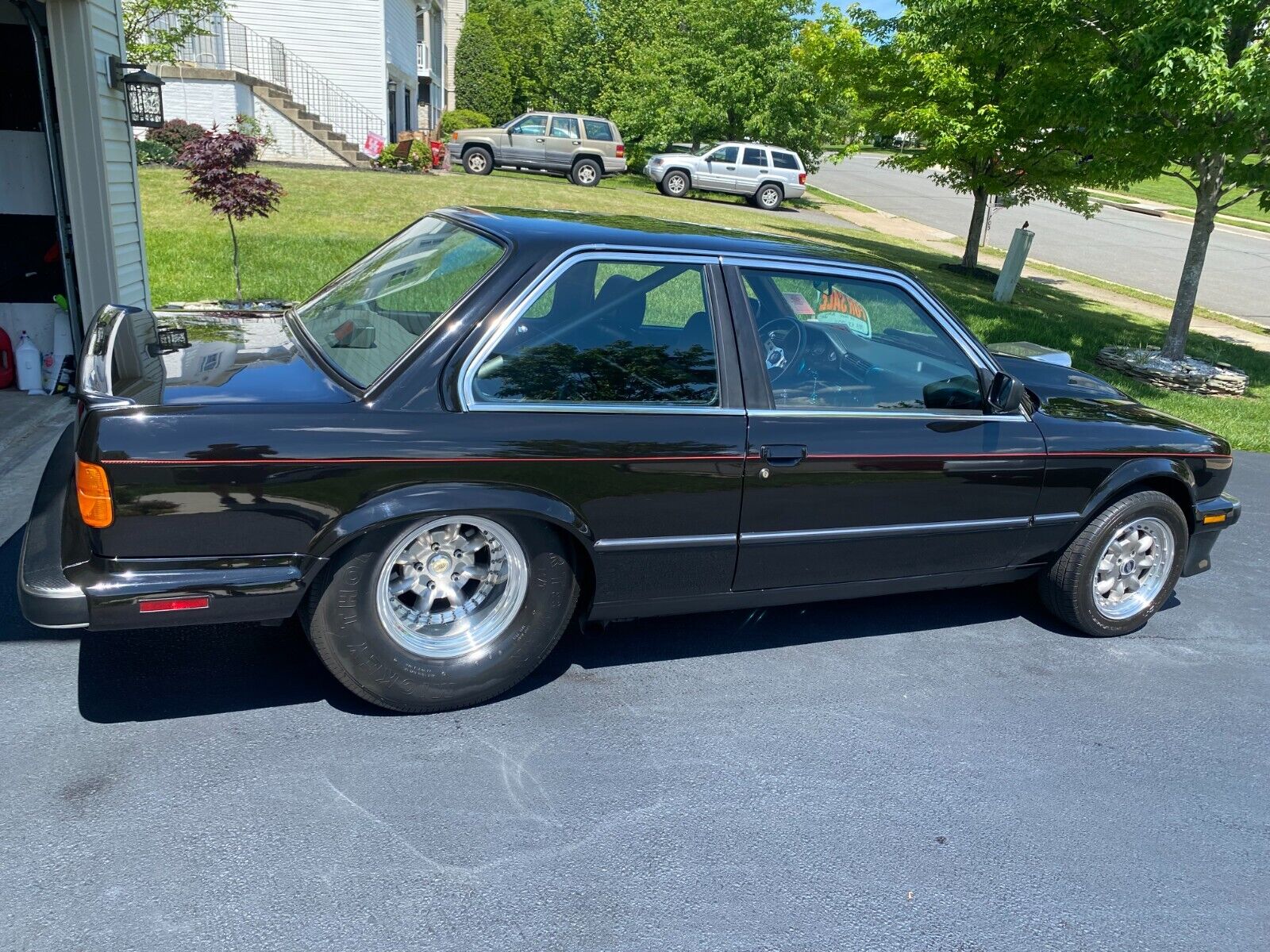 Tiszta Amerika lett az öreg E30-as BMW-ből, ami épp eladó 2