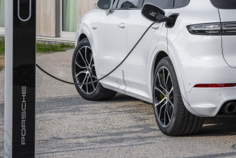 Hivatalos: újabb Porsche dobja el benzinmotorját