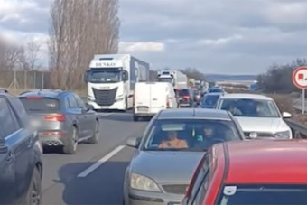 A forgalommal szemben indult el több autós az M1-esen történt tömegbaleset után