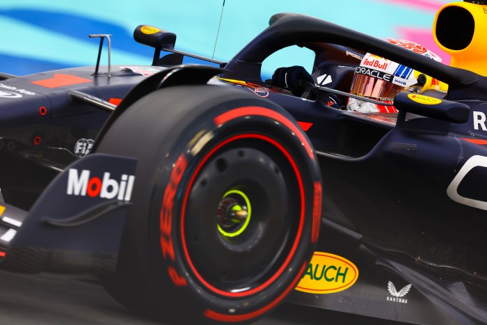 Egy vagyonért válik meg autójától Max Verstappen