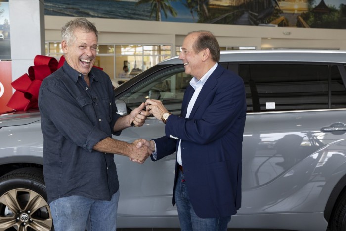 Elvitte autóját a hurrikán, újat ajándékozott neki a gyártó 1