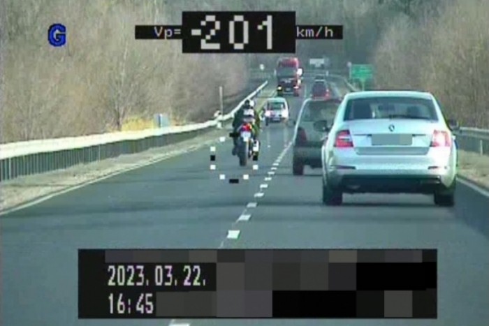 Két keréken szedte össze a 300 ezres bírságot 1 | Vezess Két keréken szedte össze a 300 ezres bírságot 1