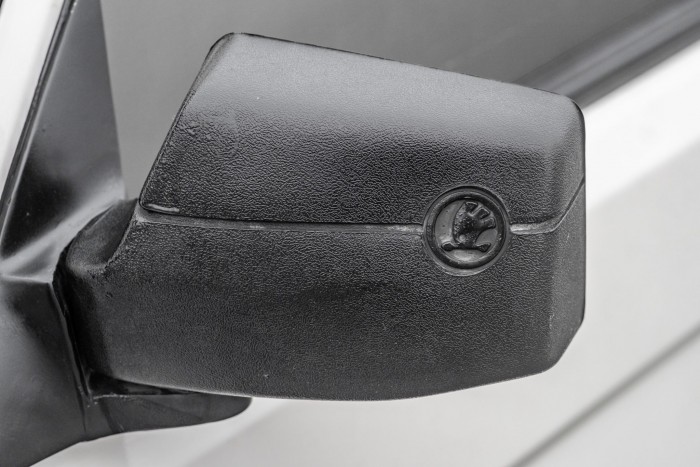 Itthon a kutyának sem kell, Amerikában milliókat ért egy elfelejtett öreg Skoda