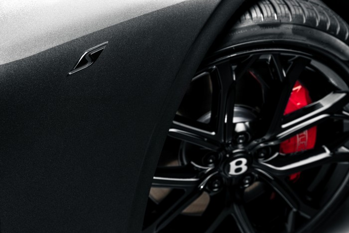 Luxusautóval ünnepelték a 20. születésnapot 6