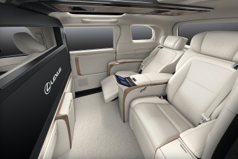 Megújult a legtágasabb Lexus, videón mutatjuk