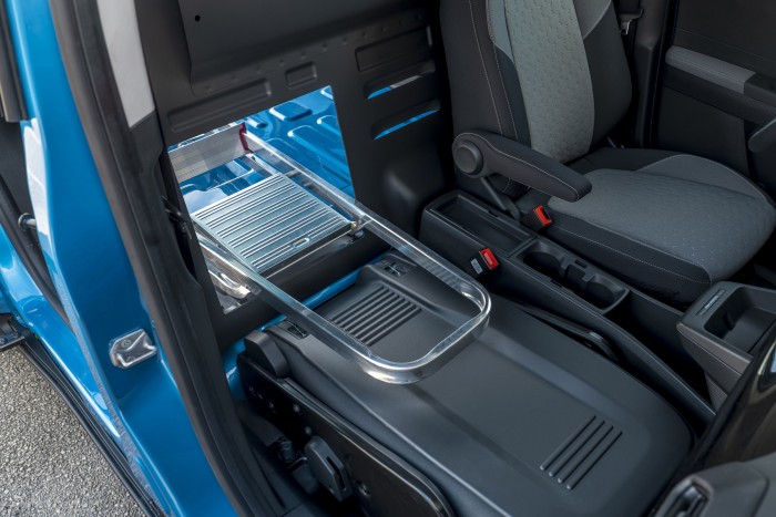 Dögös szabadidőjárművet szabtak át furgonná 9 | Vezess Dögös szabadidőjárművet szabtak át furgonná 9