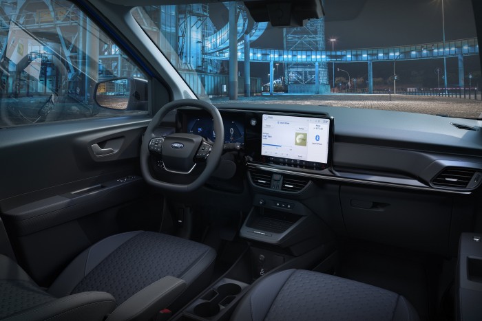 Dögös szabadidőjárművet szabtak át furgonná 10 | Vezess Dögös szabadidőjárművet szabtak át furgonná 10