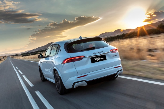 Villanymotorokat kapott az olasz luxusautó 7