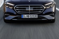 Új Mercedes-Benz E-osztály: plusz pénzért mindent is tud 48