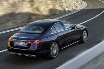 Minden irányból megmutatja magát a legújabb Mercedes