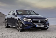 Új Mercedes-Benz E-osztály: plusz pénzért mindent is tud 55