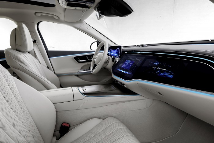 Új Mercedes-Benz E-osztály: plusz pénzért mindent is tud 17