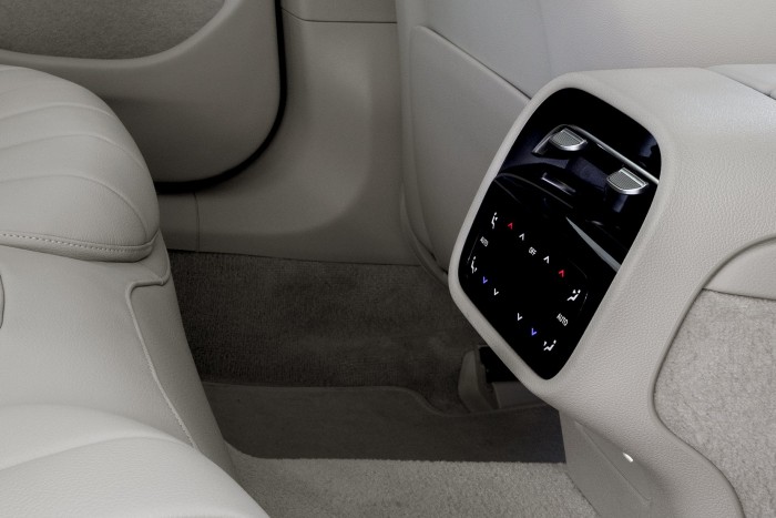 Új Mercedes-Benz E-osztály: plusz pénzért mindent is tud 16