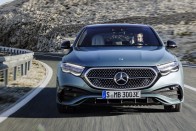 Új Mercedes-Benz E-osztály: plusz pénzért mindent is tud 66