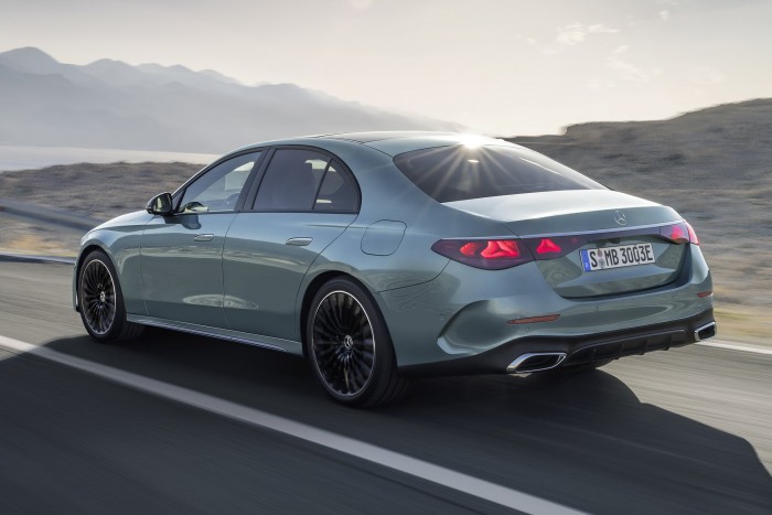 Új Mercedes-Benz E-osztály: plusz pénzért mindent is tud 12
