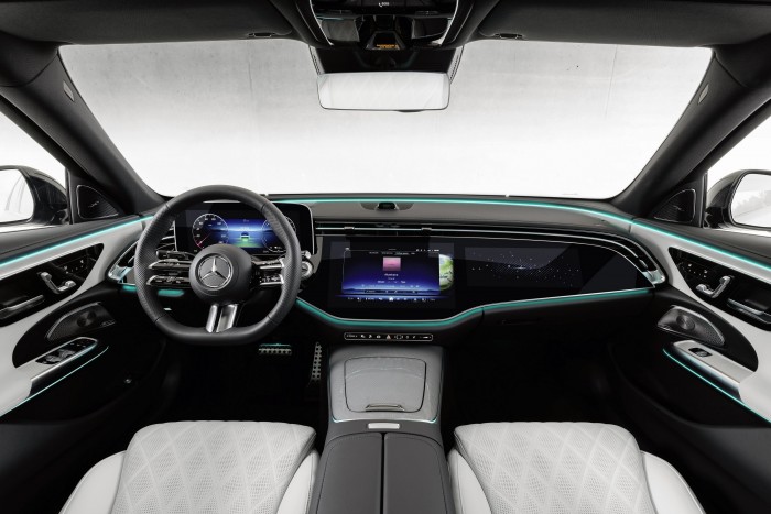 Új Mercedes-Benz E-osztály: plusz pénzért mindent is tud 7