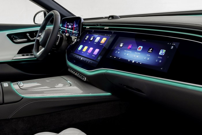 Új Mercedes-Benz E-osztály: plusz pénzért mindent is tud 14