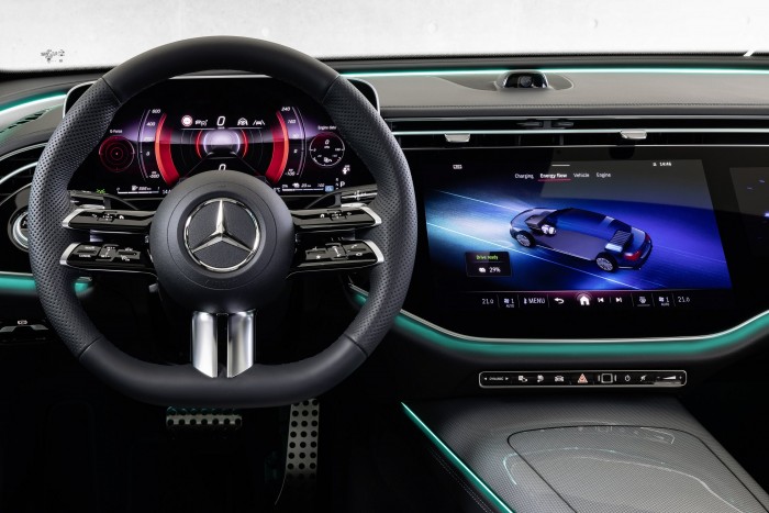 Új Mercedes-Benz E-osztály: plusz pénzért mindent is tud 18