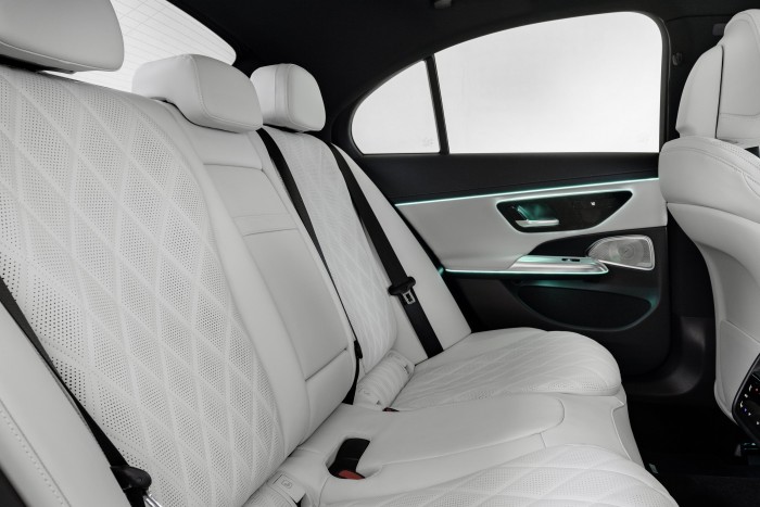 Új Mercedes-Benz E-osztály: plusz pénzért mindent is tud 9
