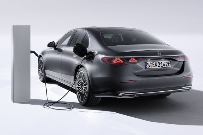 Új Mercedes-Benz E-osztály: plusz pénzért mindent is tud 10