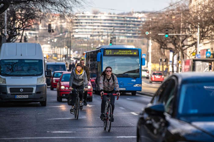 Meghosszabbítják a biciklisávot a Nagykörúton