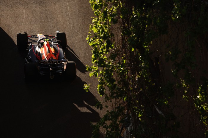 F1: Leclerc verte a Red Bullokat, övé a bakui pole 5