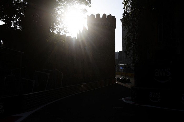 F1: Leclerc verte a Red Bullokat, övé a bakui pole 4