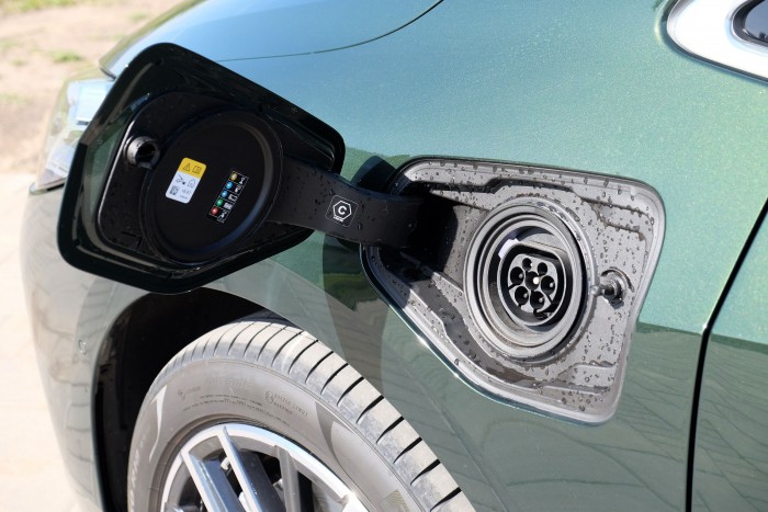 Családi BMW, őrült erővel, zöld rendszámmal 16