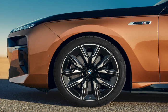 Nincs ennél erősebb, gyorsabb elektromos BMW 9