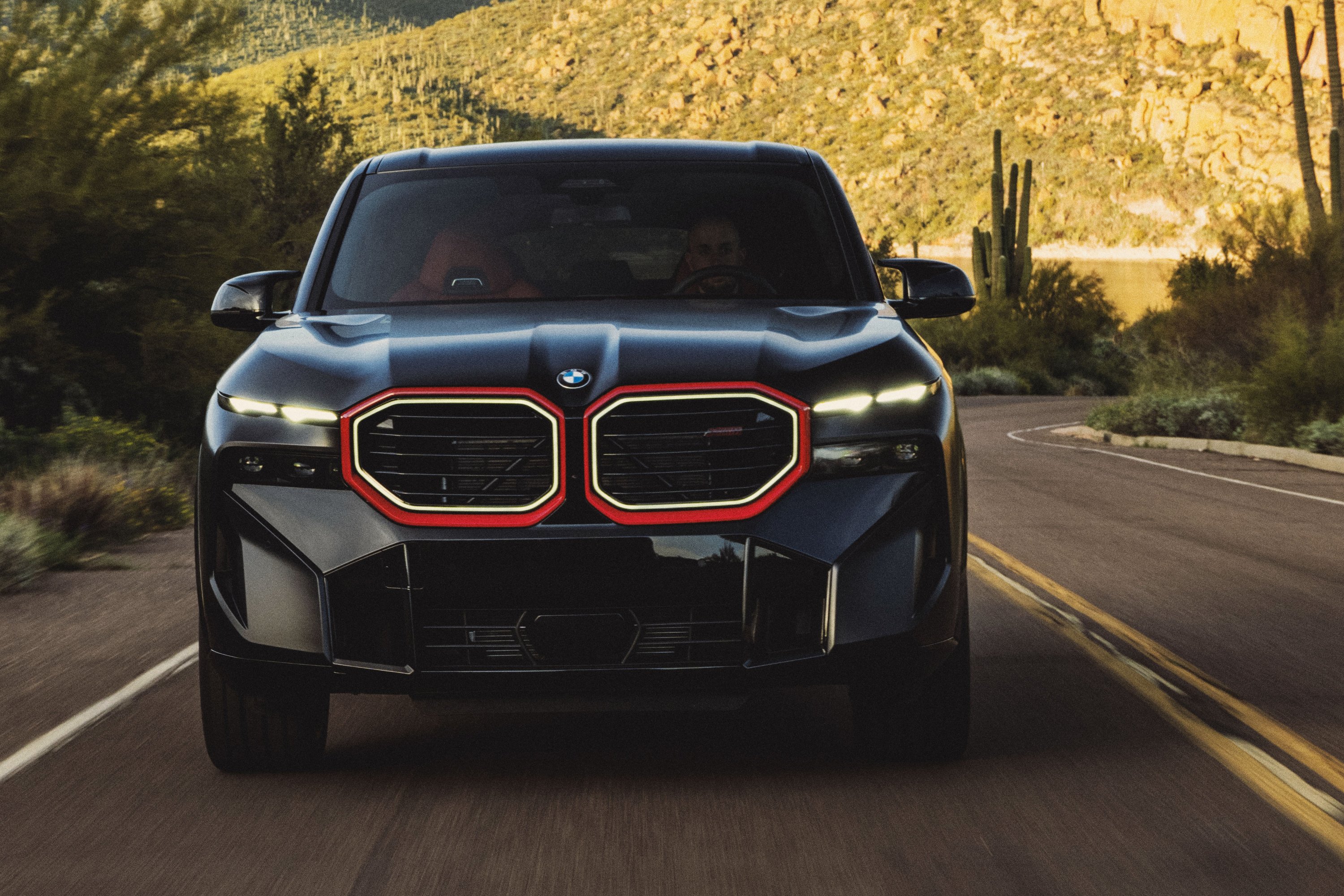 El BMW 36 más potente es un fenómeno demoníaco por dentro y por fuera