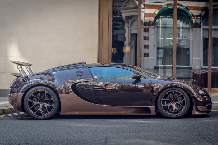 Ennyibe kerül a Bugatti Veyronban egy gyertyacsere