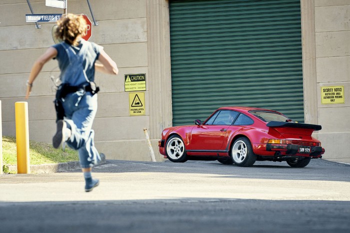 Luxusórát lopott a filmsztár, sportkocsival menekült